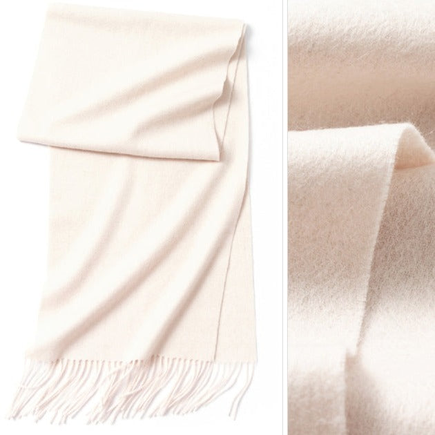 Off white merino wool scarf | Stay cozy and stylish this season with our 100% merino wool scarf. This scarf is not only soft and warm, but also long and stylish, with tassels that add a playful and chic touch.