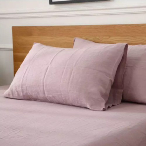 Mauve dusty rose linen pillowcases | Upgrade your bedding with our high-quality linen pillowcases and experience the luxury of natural linen every night. Order now and transform your bedroom into a cozy and stylish haven.