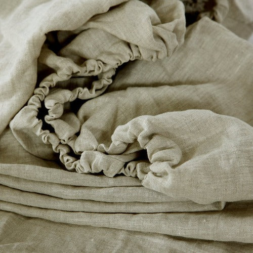 Natural linen bedding | Our linen fitted sheets are available in a range of colors and sizes, making them a perfect fit for any bed. The natural linen fibers allow your skin to breathe, keeping you cool in the summer and warm in the winter.